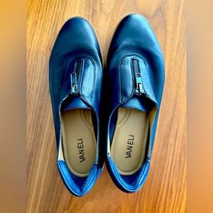 Vaneli size 8 blue leather shoes with zipper.